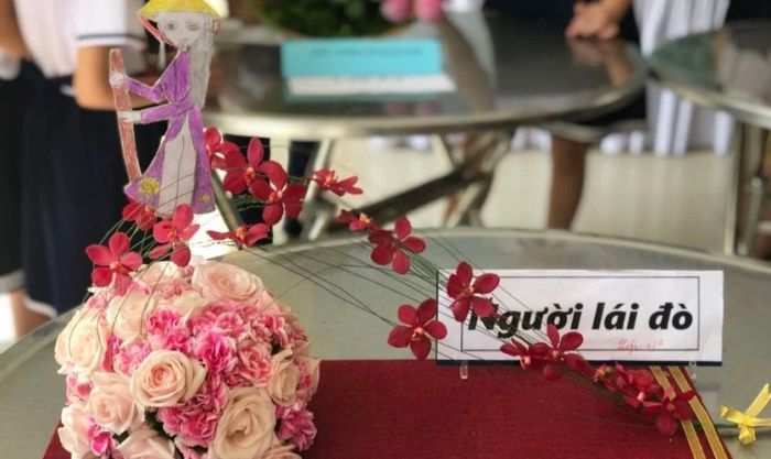 Hoạt động cắm hoa nhân dịp 20/11