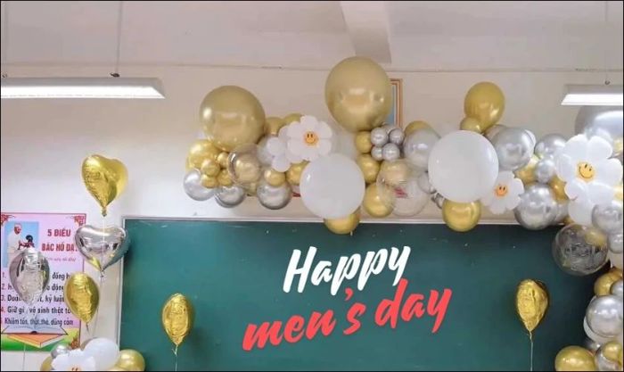 Trang trí bảng ngày 19/11 đơn giản với bóng bay rực rỡ