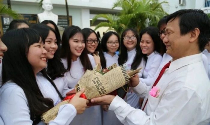 Tuyển tập những câu chúc Tết mùng 3 Ất Tỵ dành cho thầy giáo hay nhất.