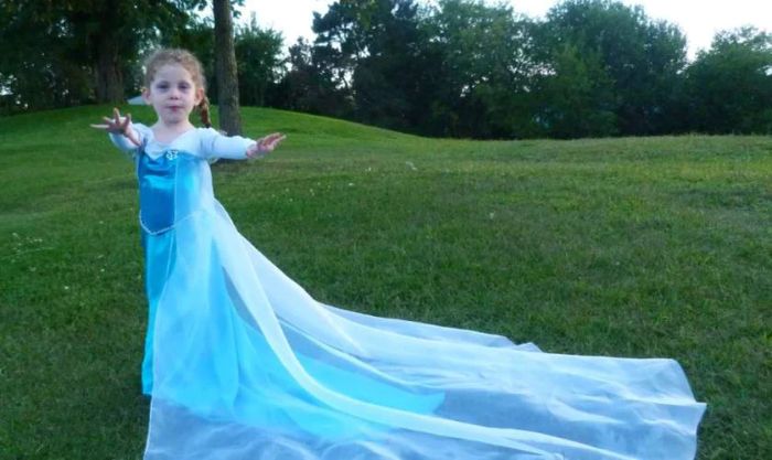 Nữ hoàng băng giá Elsa với sức mạnh và vẻ đẹp lộng lẫy