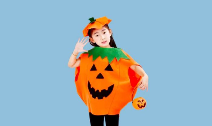 Họa tiết và hình dáng bí ngô cho trang phục Halloween là một lựa chọn hoàn hảo để tạo nên không khí lễ hội.