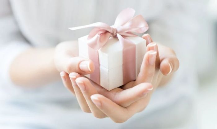 Ảnh ngày 20/10 với hình ảnh hộp quà xinh xắn