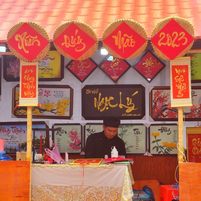Calligraphy Street (Source: Trần Thị Hồng Nguyên) Image 2