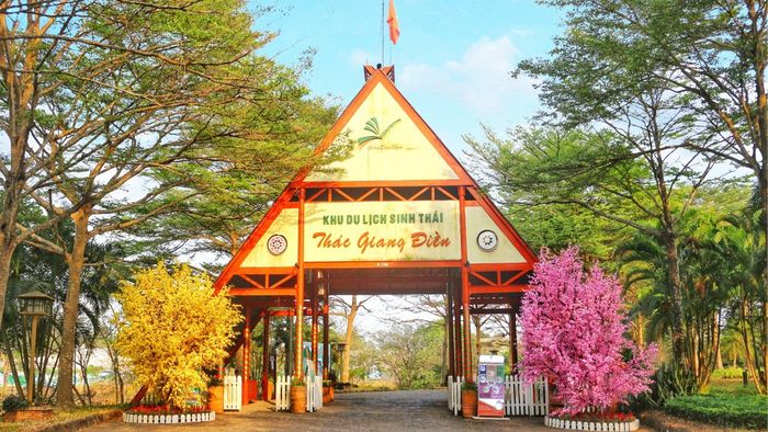Giang Dien Waterfall Ecotourism Area Image 1