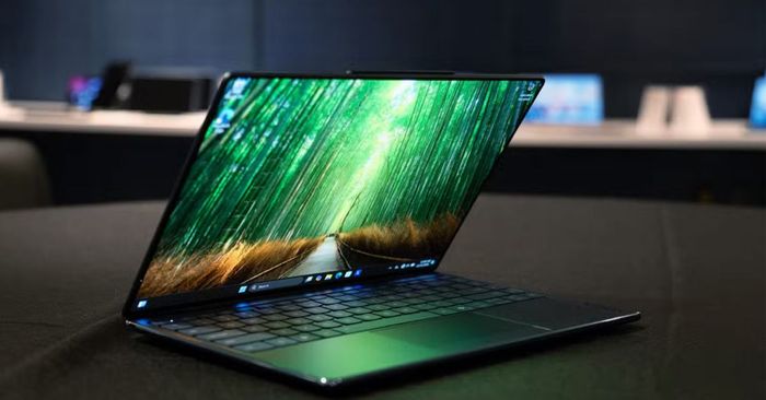 laptop Yoga Slim 9i được ra mắt