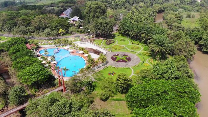 Giang Dien Waterfall Ecotourism Area Image 2