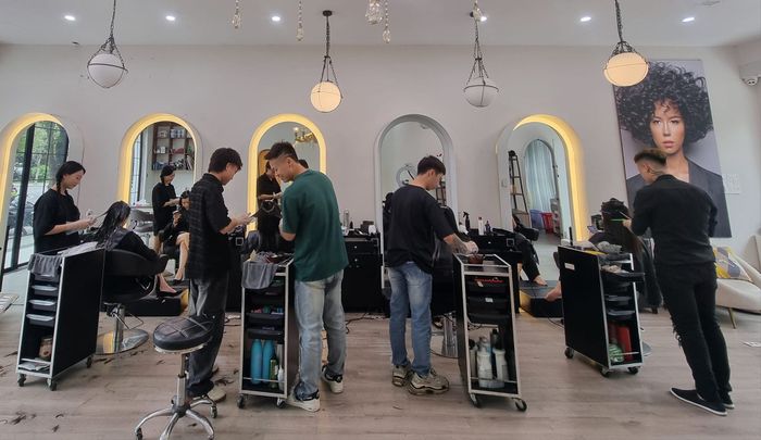 L'Amour Hair Salon Image 1