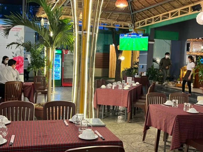 Restaurant Atmosphere - Image 2