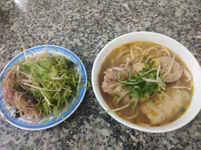 Another photo of Bún bò Sông Hương, showcasing the appetizing appeal of this signature dish.