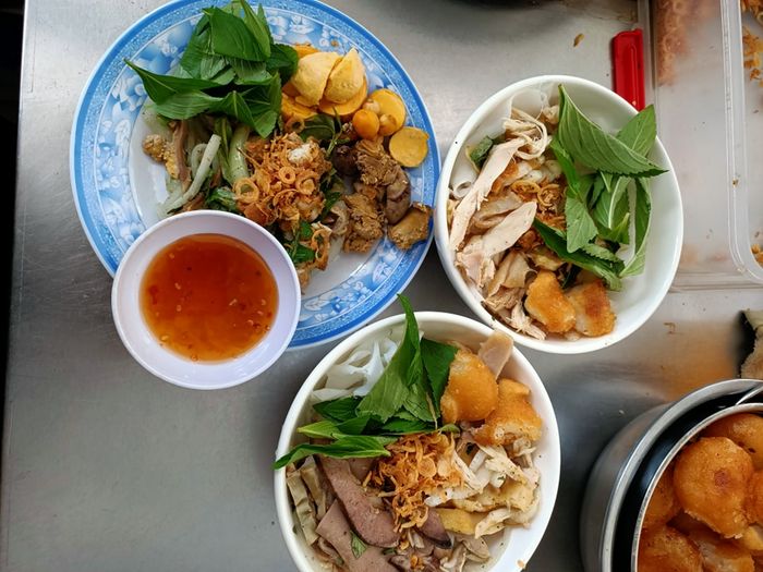 Hang Wet Cake with Chicken Organs - Image 1