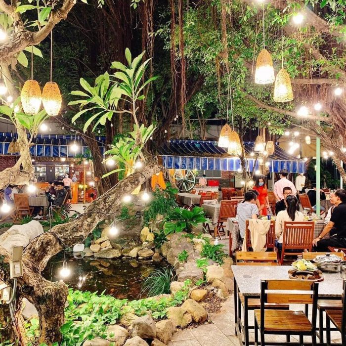 Restaurant Atmosphere - Image 2