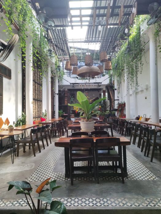 Cafe ambiance - image 3