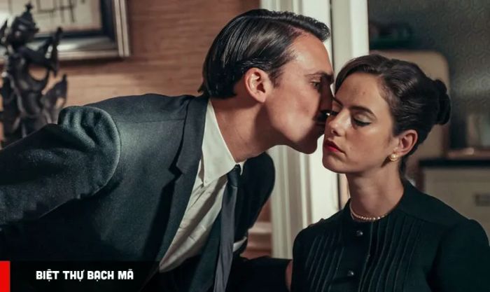 Biệt Thự Bạch Mã mang đến những tình tiết giật gân hấp dẫn, lôi cuốn người xem vào một thế giới đầy bí ẩn.