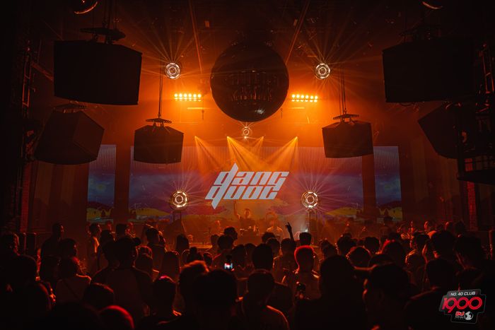 1900 Le Théâtre Bar image 1