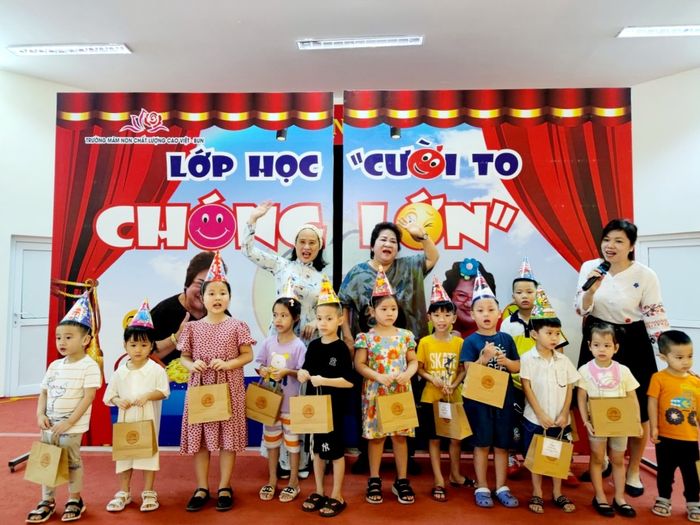 Vietnam-Bun High-Quality Kindergarten Image 2 presents another view of the school’s inviting and engaging learning spaces, where children explore and develop a love for learning. The image highlights the school’s approach to combining education with play in a secure and nurturing environment.
