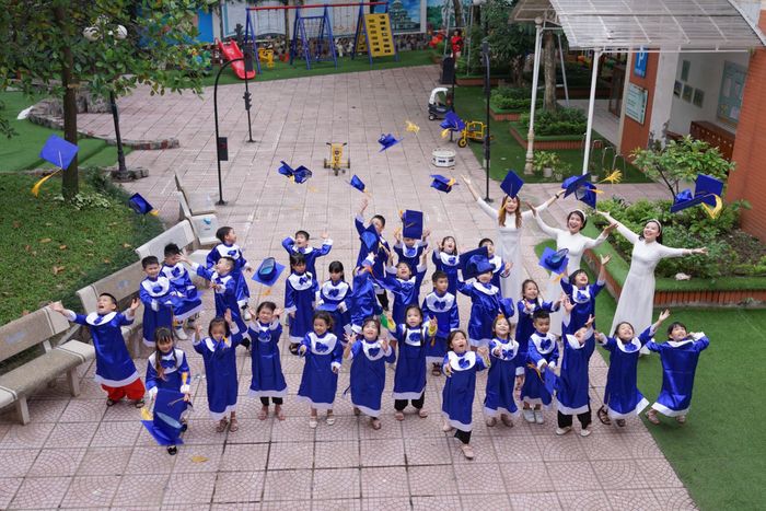 Vietnam-Bun High-Quality Kindergarten Image 1 showcases the vibrant and dynamic environment where children engage in educational activities. The image captures the essence of the school’s commitment to creating a stimulating and nurturing space for young learners.