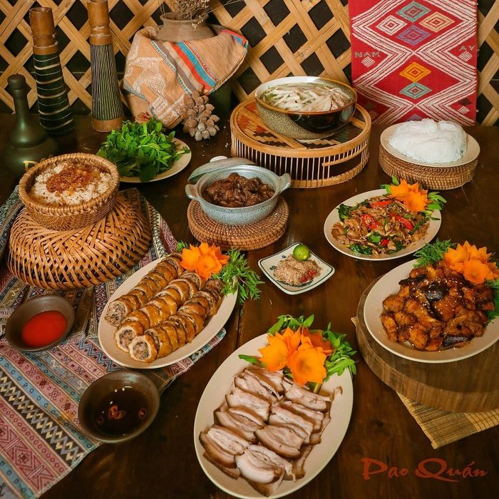 Pao Quán image 2 showcases the expansive, serene surroundings that make this restaurant a unique dining destination. The image emphasizes the combination of traditional design and natural elements, creating a delightful setting for guests.