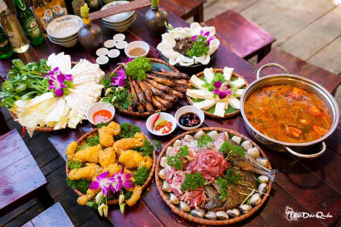 Tiêu Dao Quán image 2 is an example of the picturesque setting and design of this lovely restaurant. With its tranquil and welcoming space, the venue ensures that visitors enjoy a peaceful environment while dining.