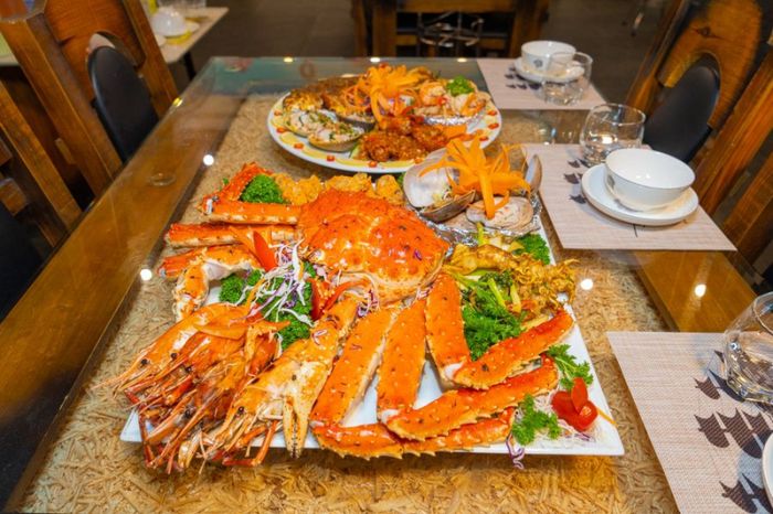 Xom Vang Seafood Image 2