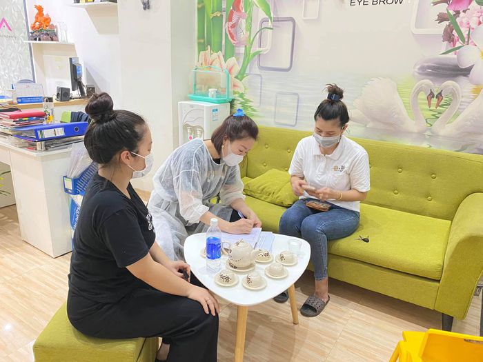 MyNa Beauty Academy Image 1