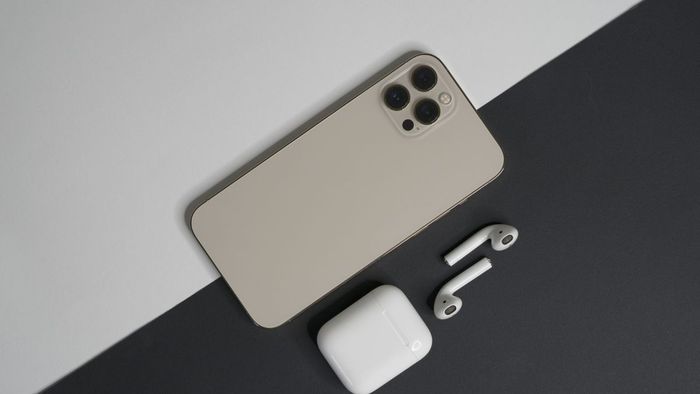 iPhone xuất hiện vào năm nào