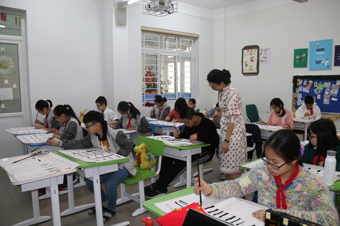 Foreign Language Secondary School Image 1