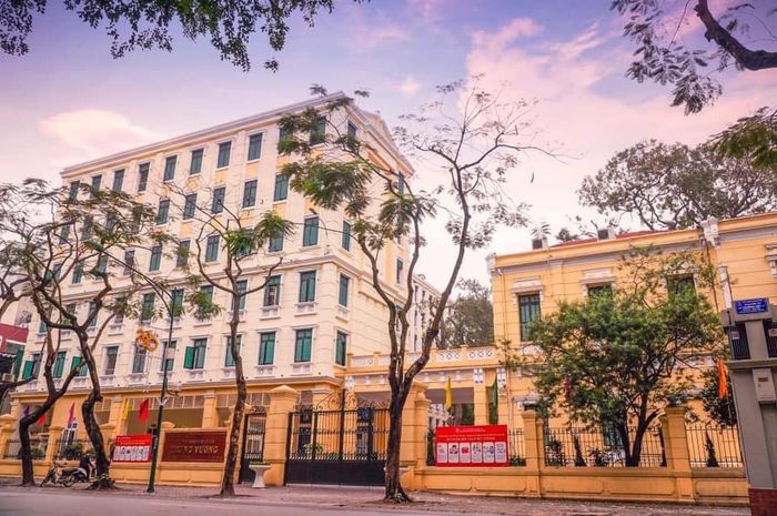 Trưng Vương Secondary School - Hoàn Kiếm Image 2