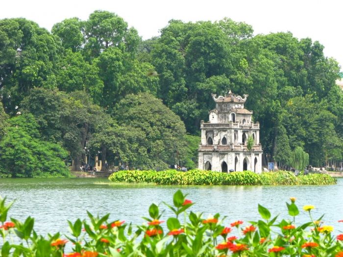 Hoan Kiem Lake - Image 2
