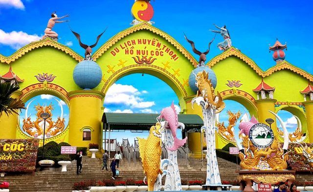Entrance Gate to Nui Coc Lake Image 1
