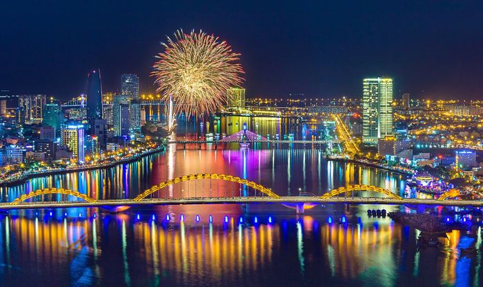 Da Nang at Night Image 1
