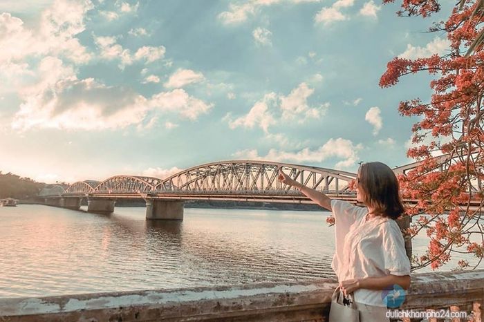 Tràng Tiền Bridge, Image 1