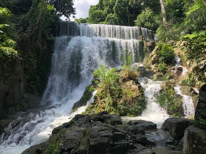 Explore the beauty of Khoang Xanh - Suoi Tien with a captivating image.