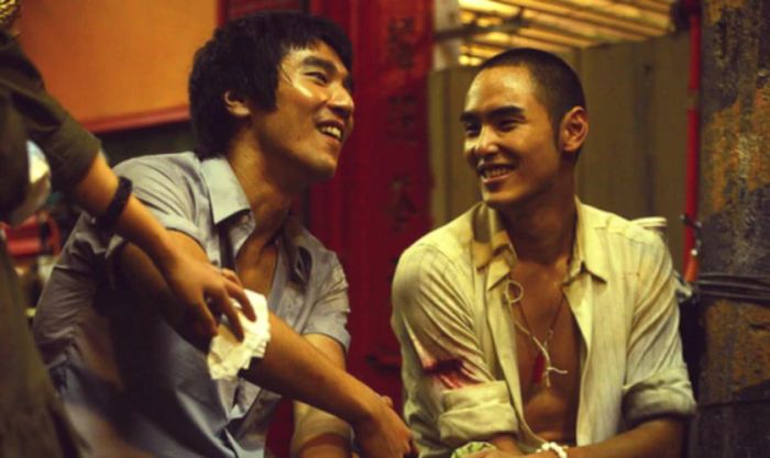 Phố Đèn Đỏ – Monga (2010) là một trong những bộ phim có sự tham gia của Triệu Hựu Đình
