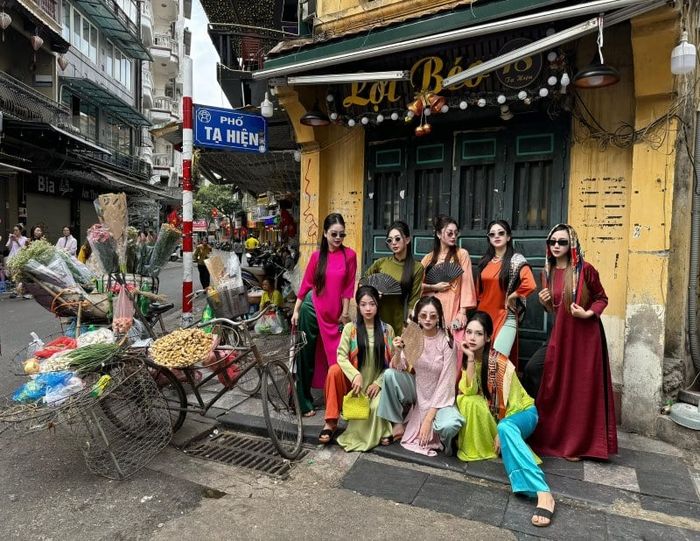 Ta Hien Street
