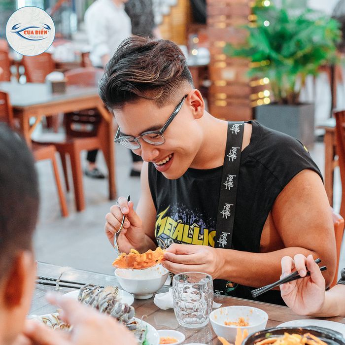 Cua Biển Restaurant Image 1