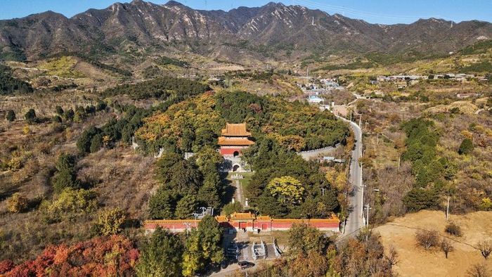 Thập Tam Lăng serves as the final resting place for 13 emperors of the Ming Dynasty