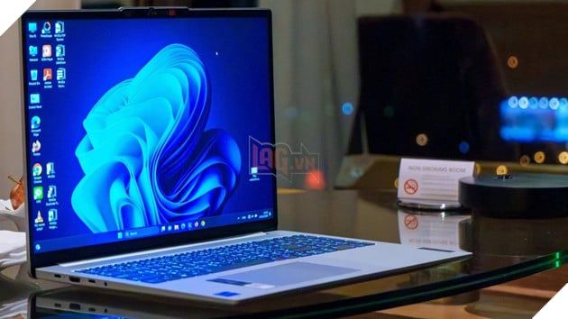 Microsoft forces users to update to Windows 11 24H2.