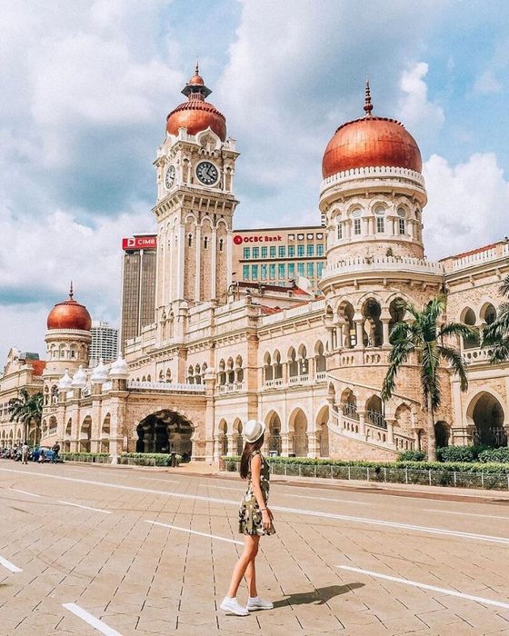 Prepare your wardrobe for your trip to Kuala Lumpur.
