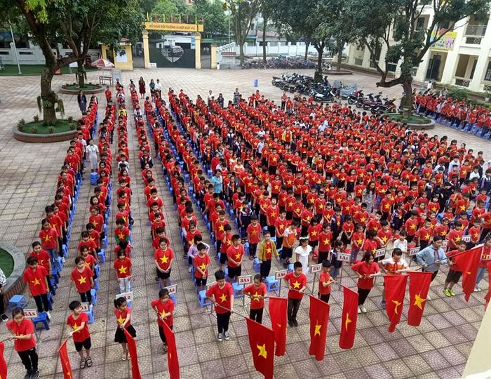 Phù Lỗ B Primary School image 2