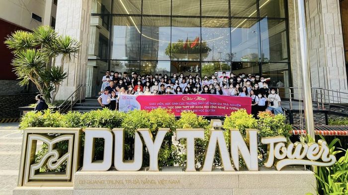 Đại học Duy Tân là trường tư thục ở Việt Nam, nổi bật với các chương trình đào tạo chất lượng cao và uy tín trong ngành giáo dục.
