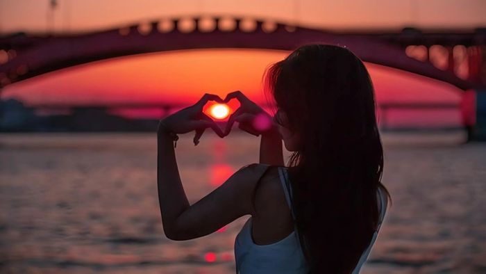 Kiểu tạo dáng chụp ảnh hoàng hôn 7