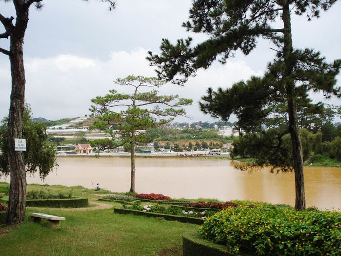 Than Tho Lake image 1