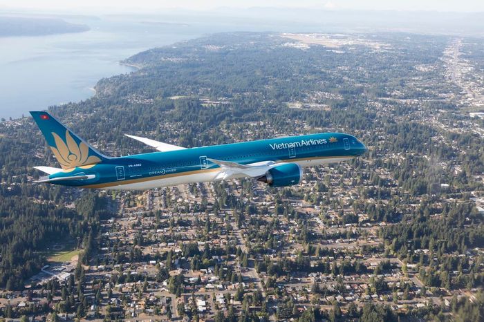 Experience the Wide-Body Boeing 787 with Vietnam Airlines to Singapore