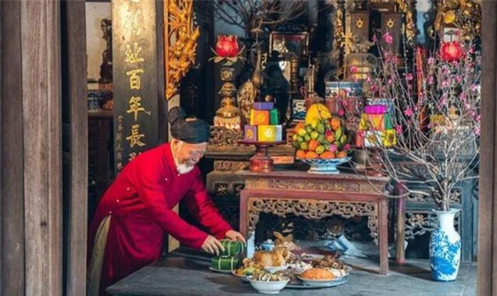 Ý nghĩa sâu sắc của việc thắp hương vòng trong ngày Tết