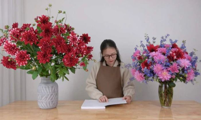 Cách cắm hoa thược dược ngày Tết trong bình cỡ trung