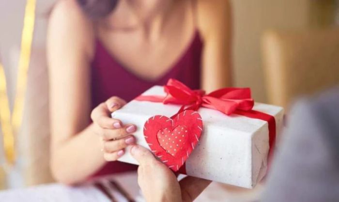 Kinh nghiệm lựa chọn quà Valentine thật sự hợp ý vợ
