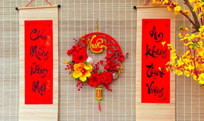 Trang trí Tết mầm non 2025 bằng vòng hoa