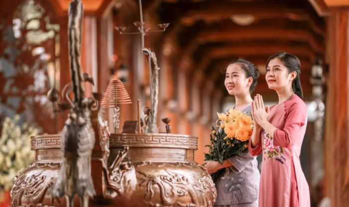 Mùng 1 Tết có nên đi chùa hay không? Những lưu ý khi đi chùa đầu năm cầu may