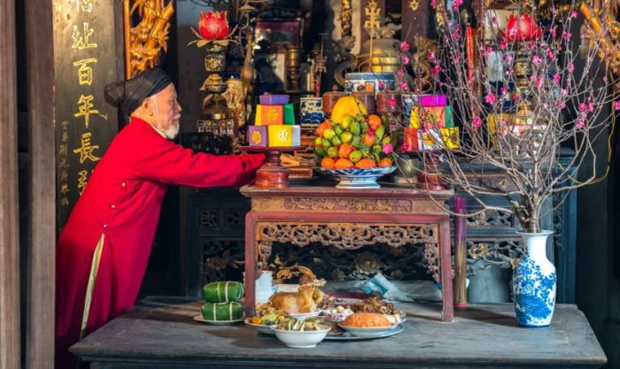 Mùng 1 đầu năm, khi mời ông bà tổ tiên về, cần chuẩn bị mâm cúng với cơm, nước, rượu và trà