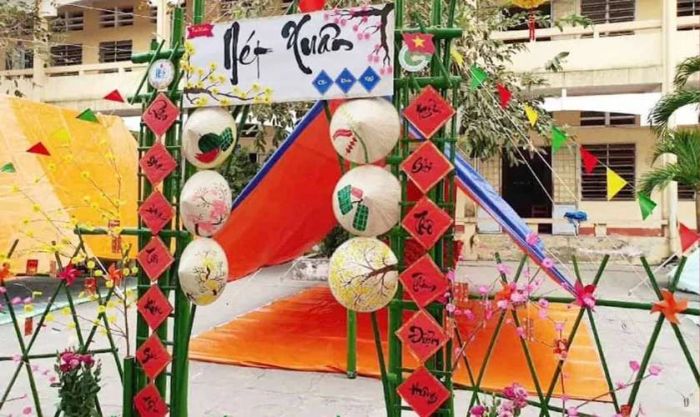 Cách trang trí cổng gian hàng Tết